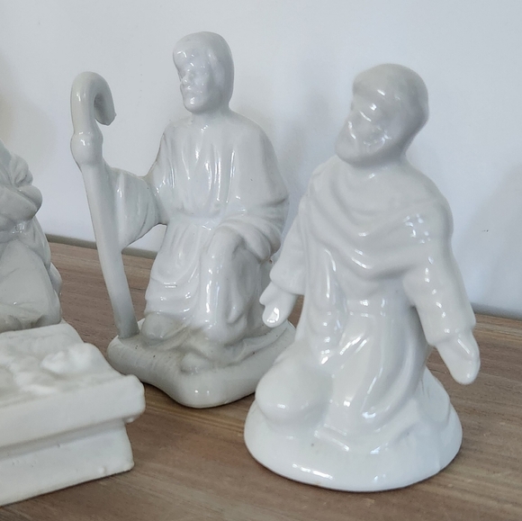 ✨ Windsor Collection White Ceramic Nativity Set – 6 Piece, Christmas Décor - Picture 4 of 14